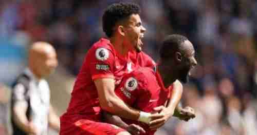ليفربول يفوز ويتصدر الدوري الانجليزي 