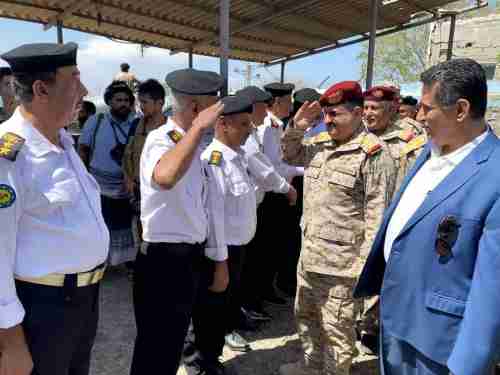 المقدشي يزور القوات البحرية في عدن 