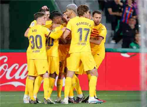 بالصور.. قطار برشلونة يدهس إلتشي ويلامس لقب الليجا