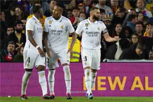 ريال مدريد يعبر برشلونة برباعية بيضاء إلى نهائي كأس الملك الاسباني 