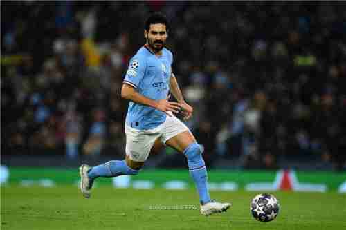 وكيل جوندوجان يرد بحزم على اتفاق موكله مع برشلونة