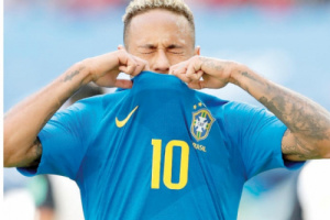 إعلامية برازيلية تسخر من دموع نيمار.. واللاعب يرد