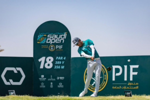 الأمريكي جون كاتلين يواصل الصدارة وتأهل مغربي في بطولة السعودية المفتوحة للجولف