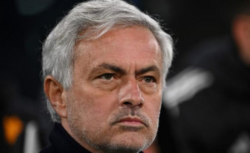 صورة: ظهور مثير لمورينيو في مباراة ليفربول وفولهام