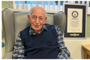 عمره 111سنة.. اكبر رجل في العالم على قيد الحياة "أنه مجرد حظ ".. 