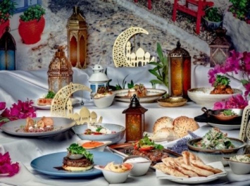 ماذا تأكلون وتتجنبون في الساعة الأولى من إفطار رمضان؟
