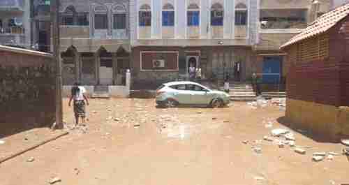 سكان عطاشى في عدن بمحيط آبار مياه مغلقة  