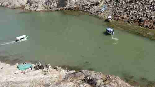 المنتصر: غرق خمسة أشخاص من أسرة واحدة بينهم أربع فتيات في سد شاحك بصنعاء 