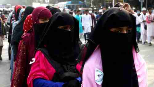 "طالبان" تفرض عقوبات صارمة على غير الملتزمة بارتداء الحجاب وولي أمرها