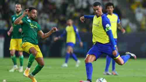 السعودية.. واحدة من "أغرب اللقطات" في ملاعب كرة القدم (فيديو)