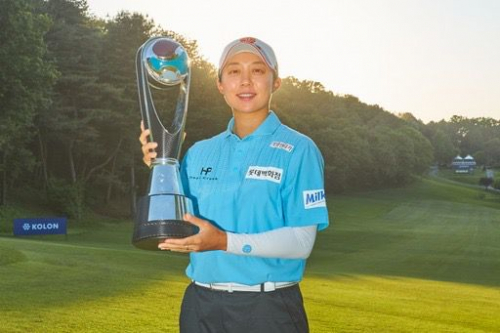   هيو جيو كيم تتوج بلقب الفردي وكانغ تظفر بكأس الفرق في سلسلة فرق أرامكو للجولف    