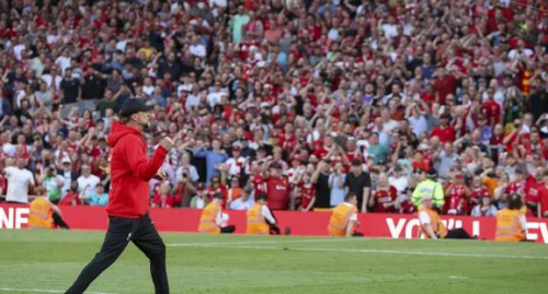 نجم ليفربول يرفض تحية كلوب في الممر الشرفي