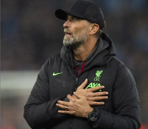 كلوب يسخر من يونايتد وتشيلسي.. ويؤكد: سلوت لا يحتاج نصائحي