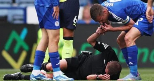 لاعب في الدوري الإنجليزي يوقف المباراة بسبب إصابة الحكم 