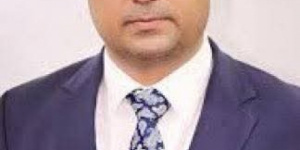 الوزير البكري يهنئ سالم بن بريك بمناسبة تعيينه رئيسًا للحكومة