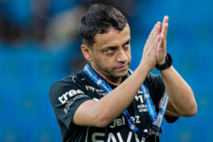 الشلهوب يقود الهلال إلى الفوز من المباراة الأولى 
