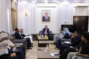 البكري يناقش مع البرنامج السعودي سير أعمال التعشيب في ملاعب "الروضة والميناء والجزيرة"