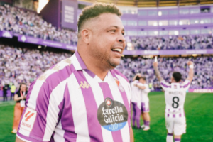 بعد 8 أعوام.. رونالدو يبيع بلد الوليد