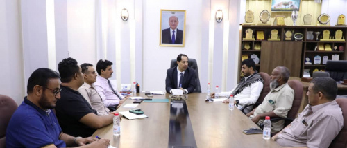 الوزير البكري يشدد على سرعة استكمال العمل في ملعبي الشهداء بأبين ومعاوية بلحج