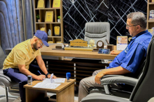 توقيع اتفاقية مشروع إعادة تعشيب نادي التلال الرياضي الثقافي في عدن