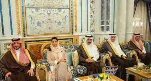 سفيرة السعودية في امريكا تثير مواقع التواصل الاجتماعي في حضرة الملك سلمان .. صورة 