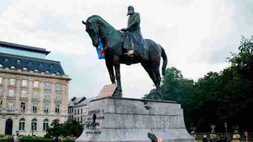 شبح فلويد يطارد "تماثيل العنصرية" في العالم