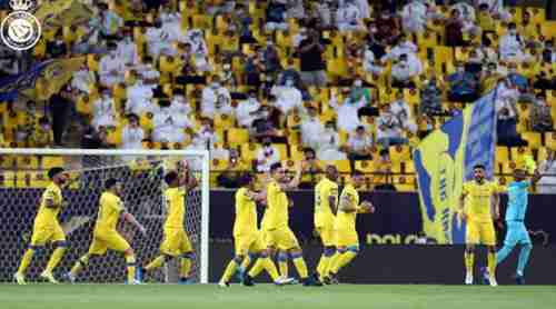 نجم النصر يفاجئ آل معمر.. "تحول من لاعب كرة إلى مغني"