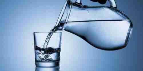 الكشف عن مرض خطير لمن يشرب أكثر من لترين ماء يومياً