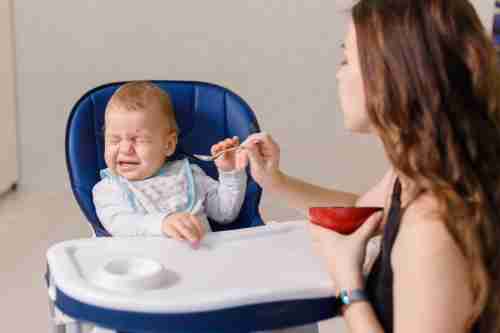 أسباب رفض الطفل الرضيع للأكل