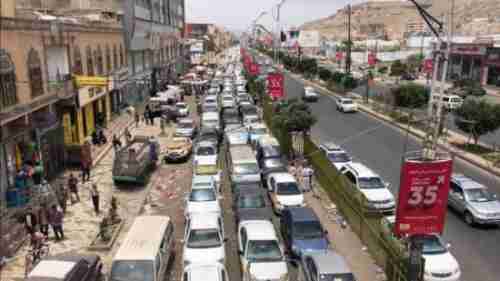 غليان شعبي في صنعاء من قرار تخفيض اسعار الوقود
