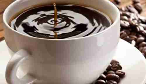 احذر.. تناول القهوة في هذا التوقيت "تصيبك بأمراض خطيرة"