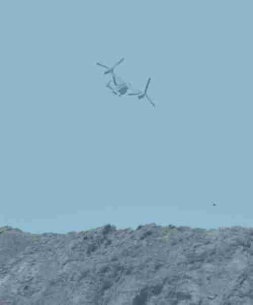 عاجل:طائرة مروحية بعلو منخفض تحلق بسماء كريتر