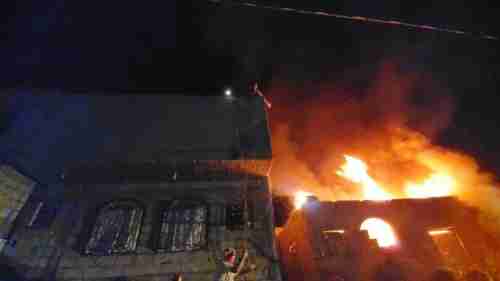 انفجار وحريق هائل في العاصمة اليمنية والكشف عن الأسباب (صور)