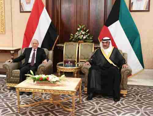 رئيس مجلس القيادة يصل الكويت في مستهل جولة خارجية لحشد الدعم للاصلاحات الاقتصادية والخدمية