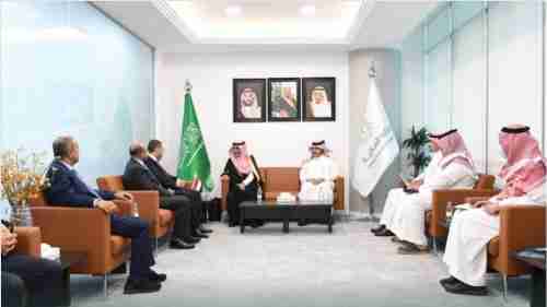 وزير المالية السعودي واليمني يبحثان سبل التعاون بين البلدين