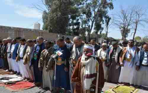 على طريقة شيعة كربلاء.. مليشيا الحوثي تستفز اليمنيين بما فعلته خلال ‘‘صلاة الاستسقاء’’ (فيديو)