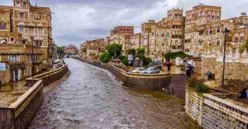هذه المحافظات اليمنية ستشهد أمطار غزيرة مصحوبة بعواصف رعدية خلال الساعات المقبلة.. والأرصاد يحذر المواطنين من تدفق السيول الجارفة