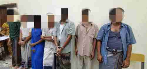 شاهد..العثور على أجهزة ولوحات سيارات وكميات كبيرة من الحشيش بعد مداهمة أوكار كبار التجار (صور)