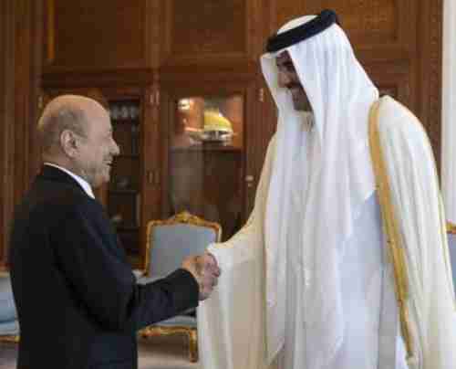 امير قطر يستقبل الرئيس العليمي .. شاهد القصر الأميري وشوارع الدوحة تتزين بالأعلام القطرية واليمنية