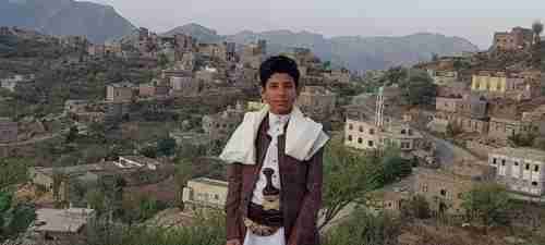 طفل يمني يتصدر وسائل الإعلام بموهبته الفريدة والنادرة في الإلقاء الإذاعي والتلفزيوني ويخطف اهتمام قناة الجزيرة (فيديو)