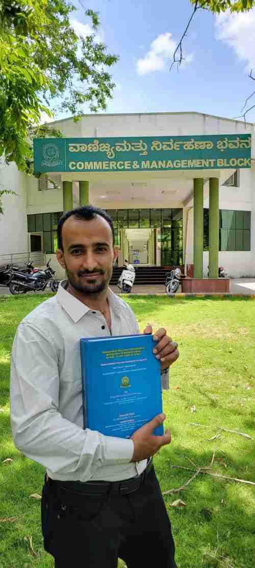 جامعة هندية تمنح الدكتوراه في إدارة الأعمال للباحث اليمني مجاهد الفتاحي