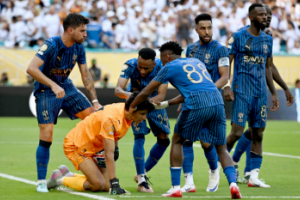 بونو.. الأعلى تقييما بعد تعادل الهلال والريال