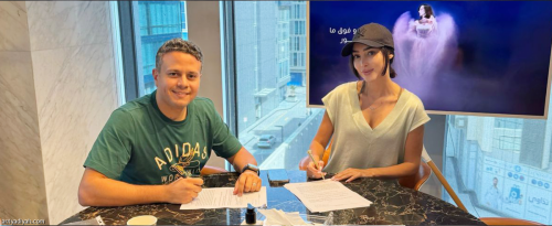 «أبو الحب» يعيد بسمة إلى الغناء