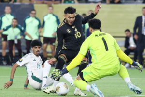 السعودية تغادر الذهبية بثنائية المكسيك