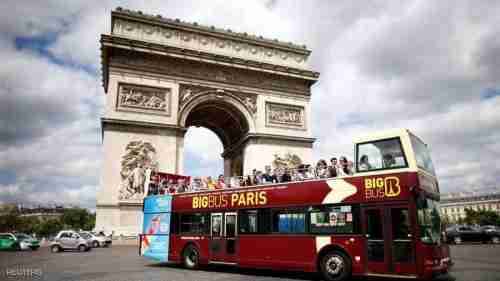   باريس تعتزم حظر الحافلات السياحية