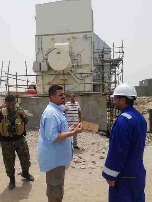 محافظ عدن يتفقد مشروع محطة كهرباء عدن الجديدة 