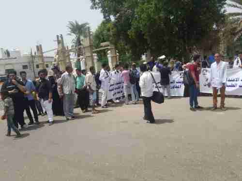   محافظ عدن يوجه بوقف البناء في حرم كلية الطب 