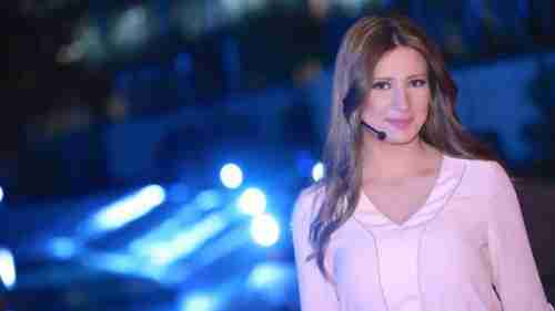 شاهد مذيعة العربية تنفجر باكية على الهواء مباشرة بعد قراءتها هذا الخبر (فيديو)