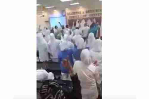 لحظة اعتناق 81 ممرضة الإسلام في السعودية...فيديو