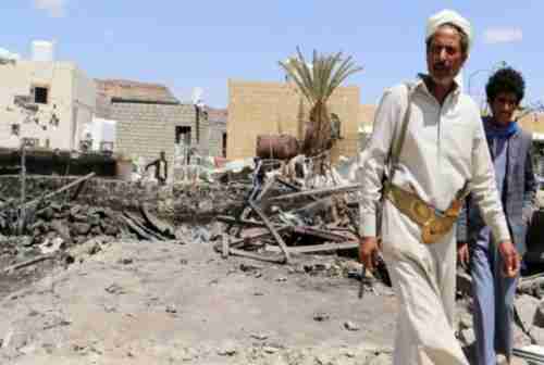 الحوثيين يعدمون مواطن يمني أمام أسرتة في محافظة عمران